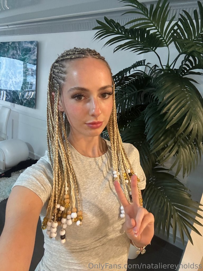 Natalie Reynolds - Image 415