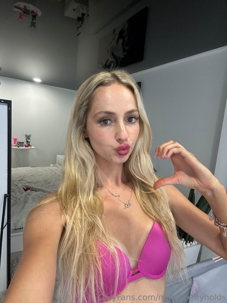 Natalie Reynolds - Image 304