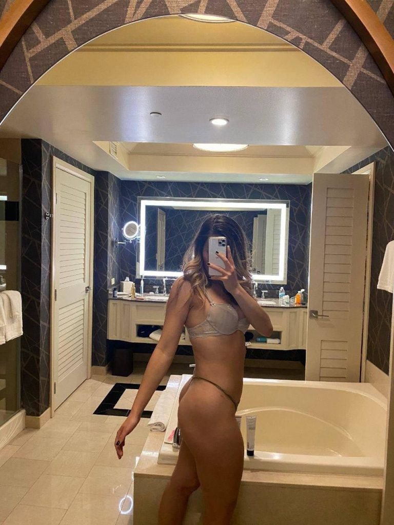 Andrea Botez - Photo X