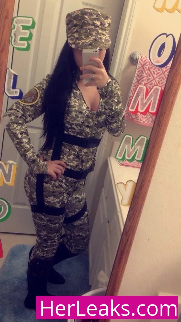 Selena Tran - Image 514