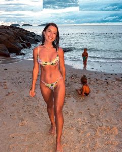 Elayna Carausu - Image 187