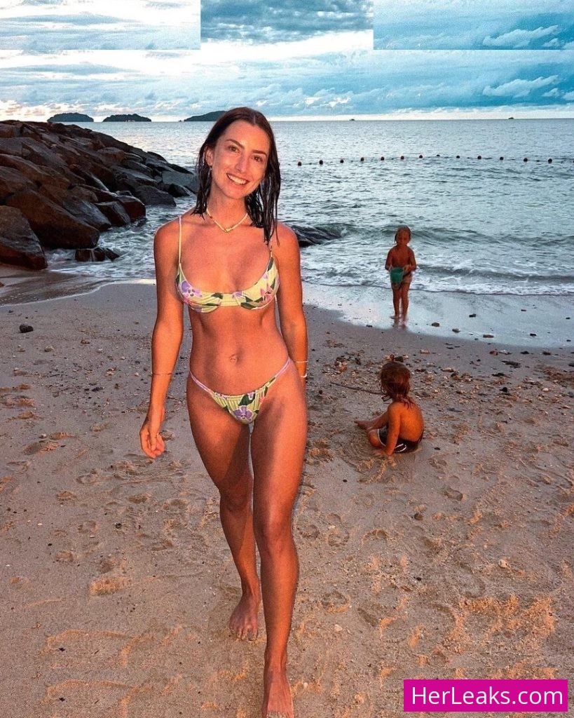 Elayna Carausu - Image 35