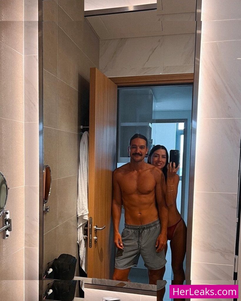 Elayna Carausu - Image 33