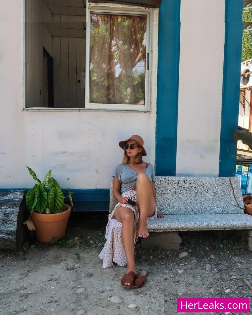 Elayna Carausu - Image 31