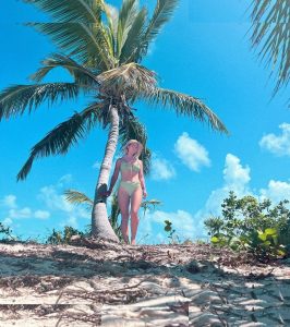 Elayna Carausu - Image 182