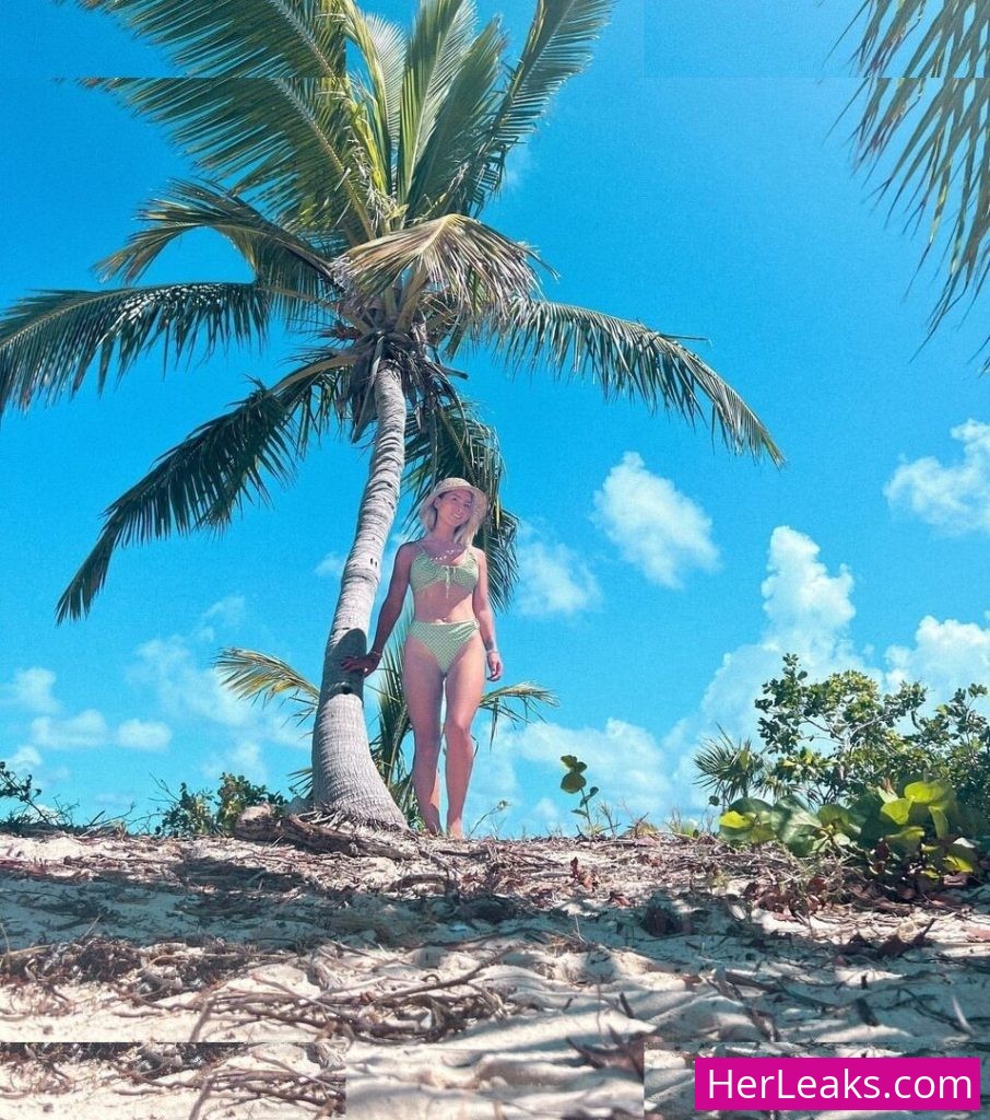 Elayna Carausu - Image 30