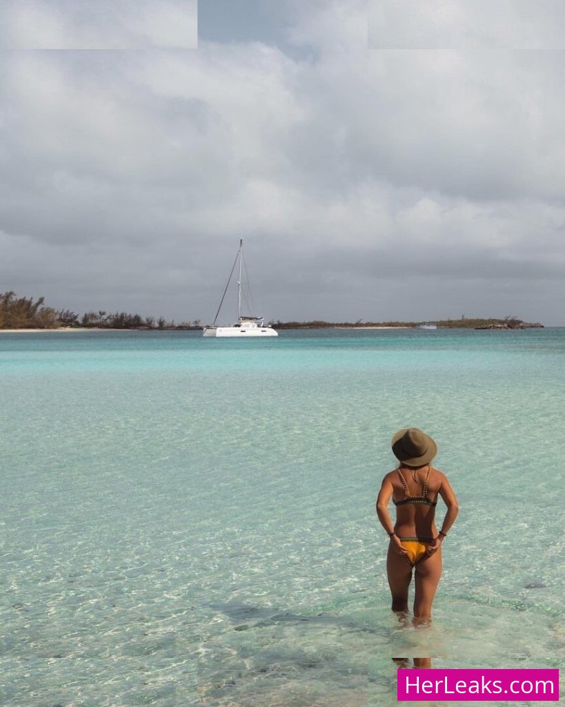 Elayna Carausu - Image 28