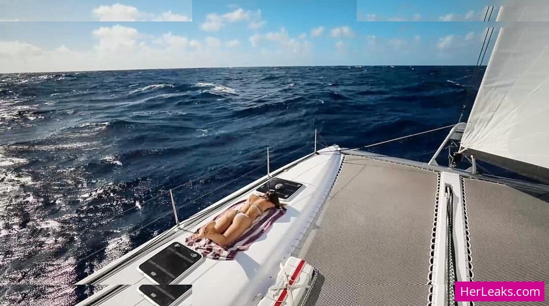 Elayna Carausu - Image 13