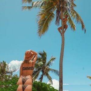 Elayna Carausu - Image 139