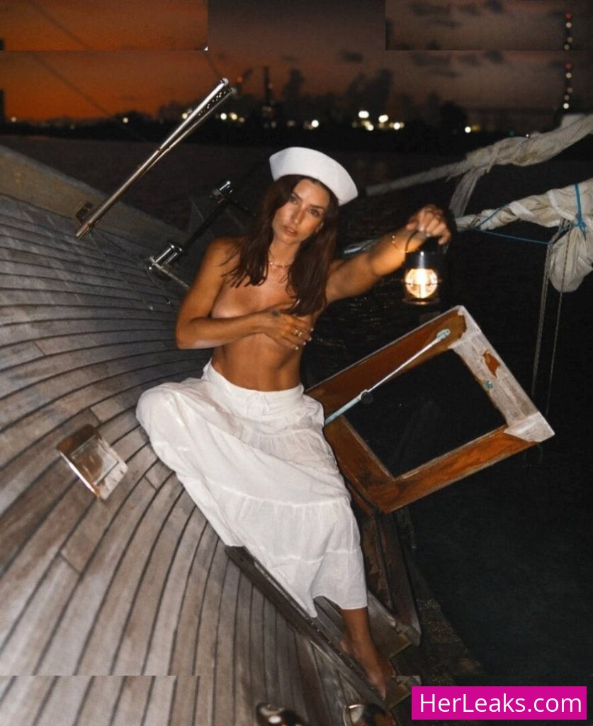 Elayna Carausu - Image 72