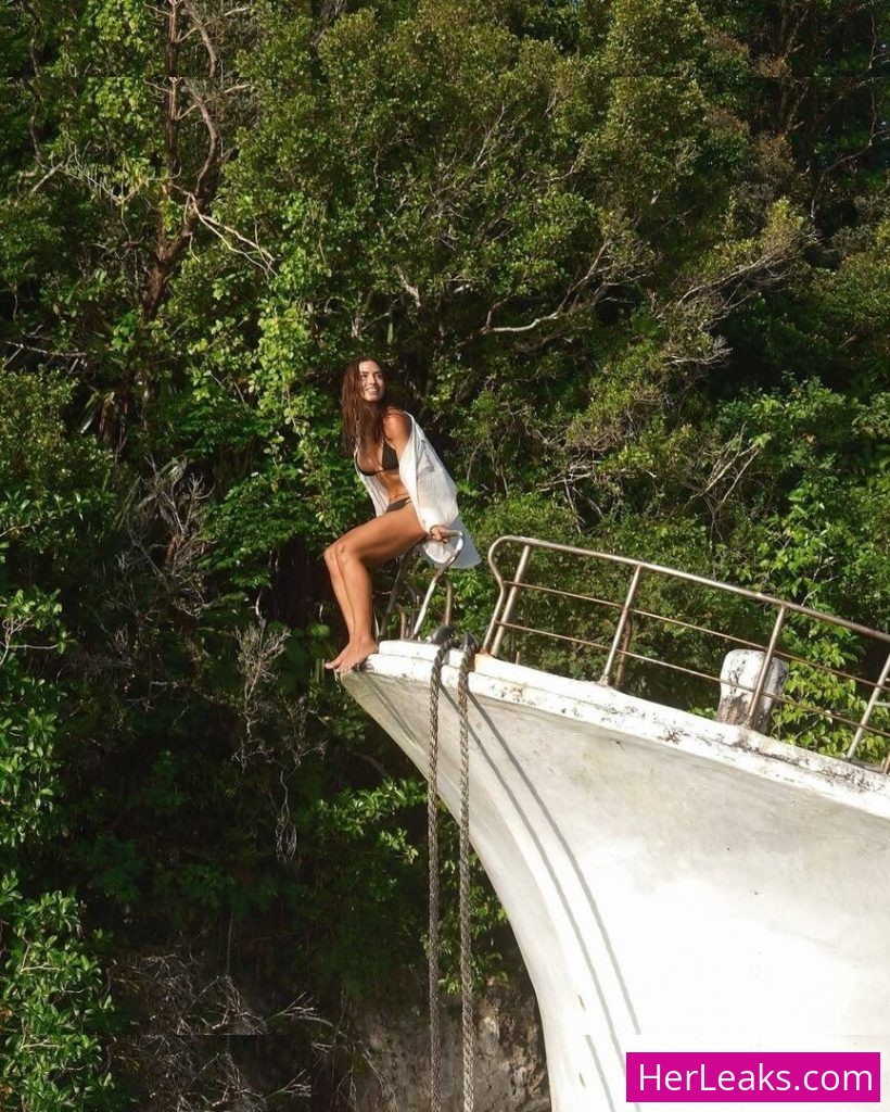 Elayna Carausu - Image 46