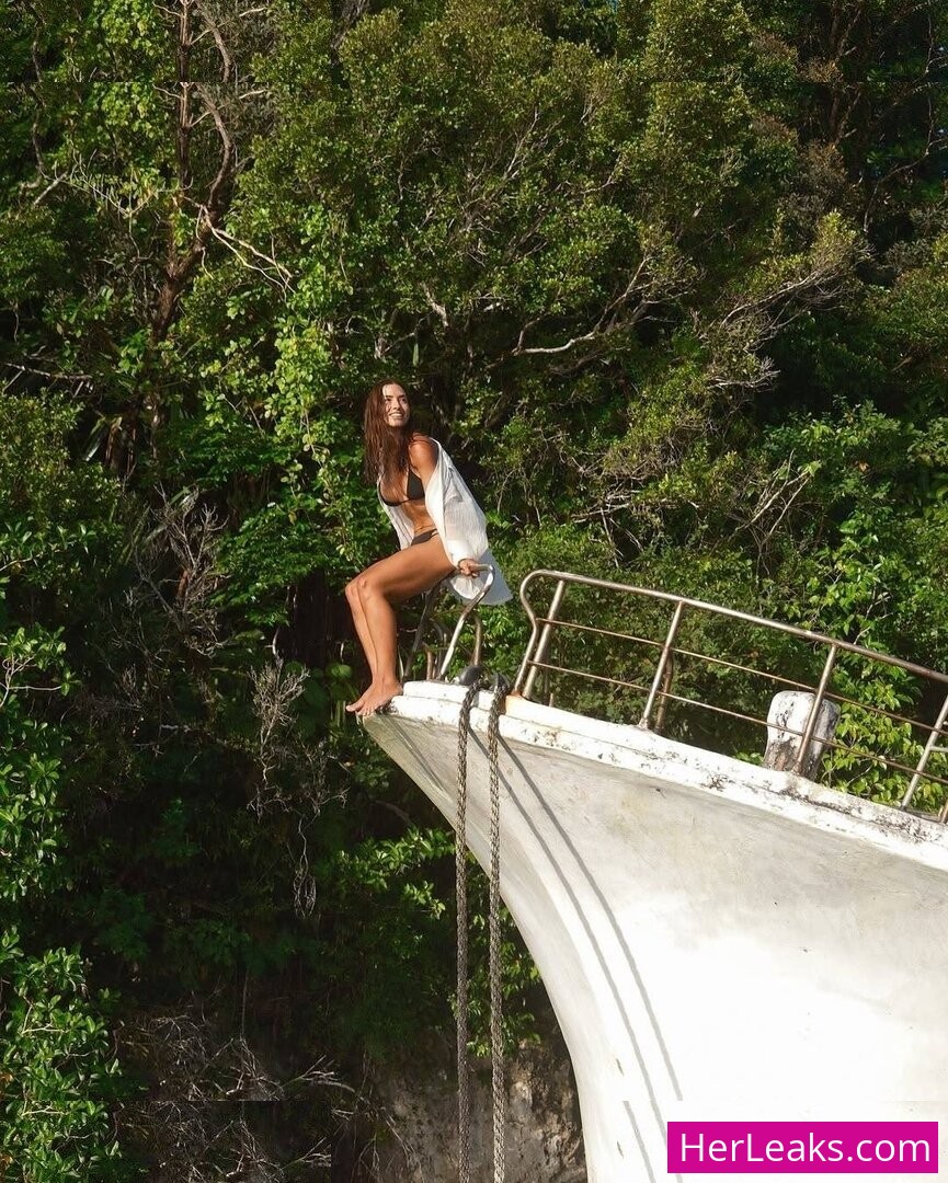 Elayna Carausu - Image 46