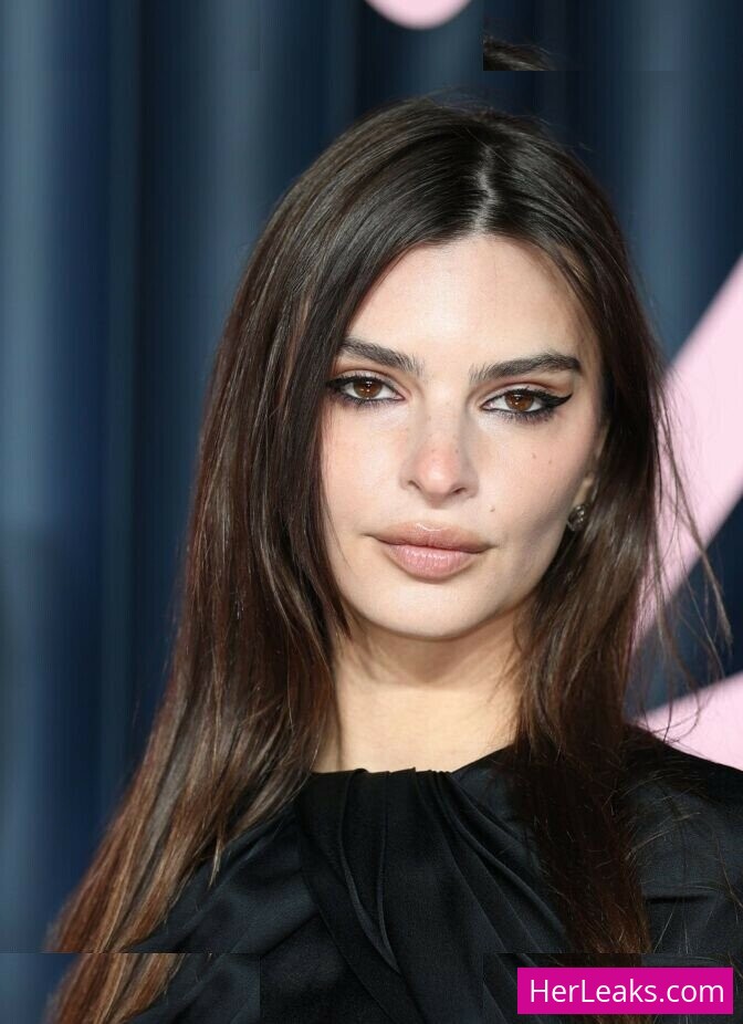 Emily Ratajkowski - Image 187