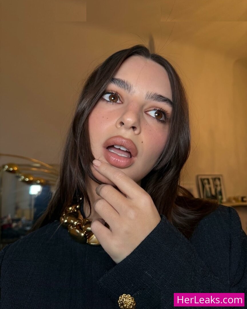 Emily Ratajkowski - Image 137