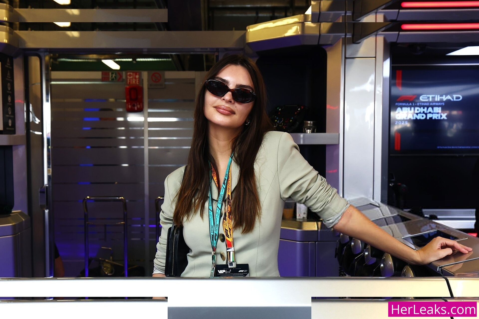 Emily Ratajkowski - Image 97