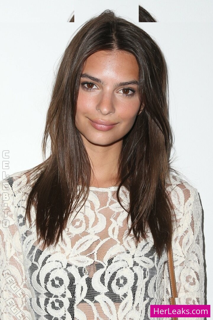 Emily Ratajkowski - Image 378