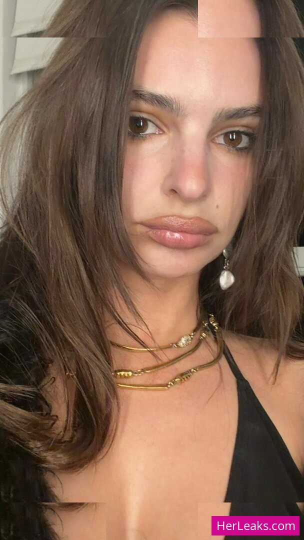 Emily Ratajkowski - Image 360