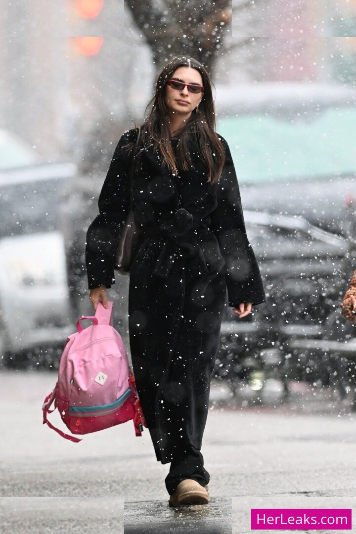 Emily Ratajkowski - Image 296