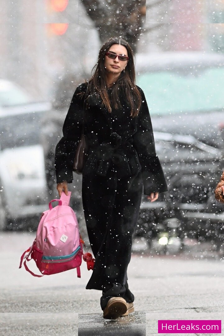 Emily Ratajkowski - Image 294