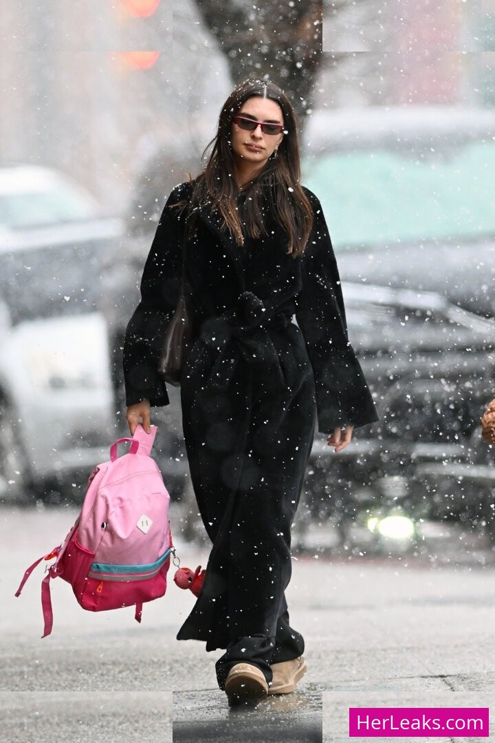 Emily Ratajkowski - Image 292