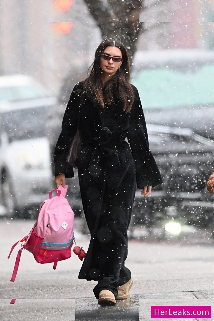 Emily Ratajkowski - Image 290