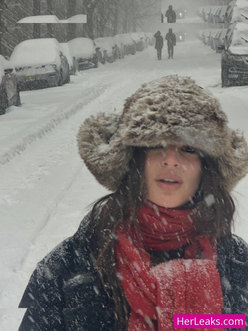 Emily Ratajkowski - Image 270