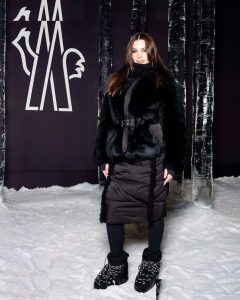 Emily Ratajkowski - Image 465