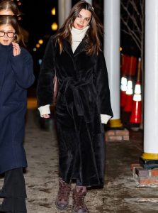 Emily Ratajkowski - Image 464