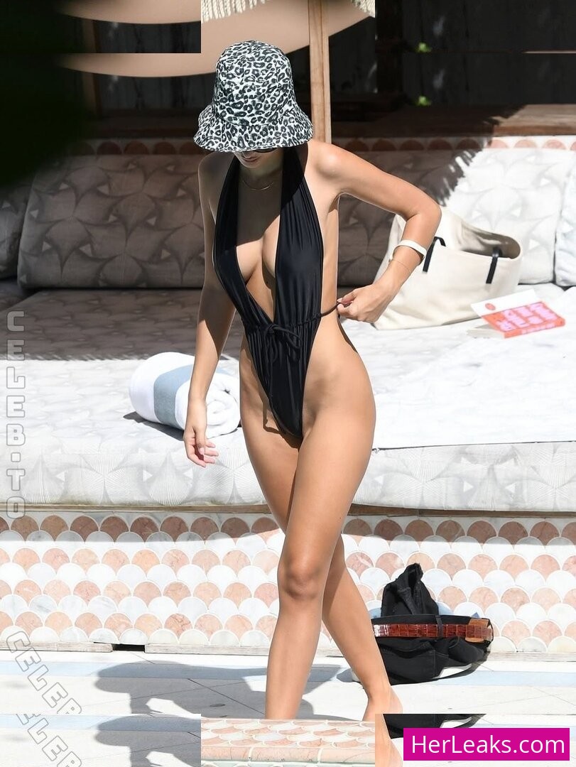 Emily Ratajkowski - Image 206