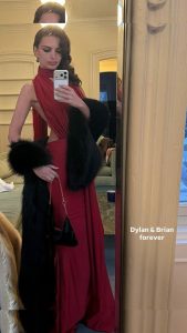 Emily Ratajkowski - Image 438