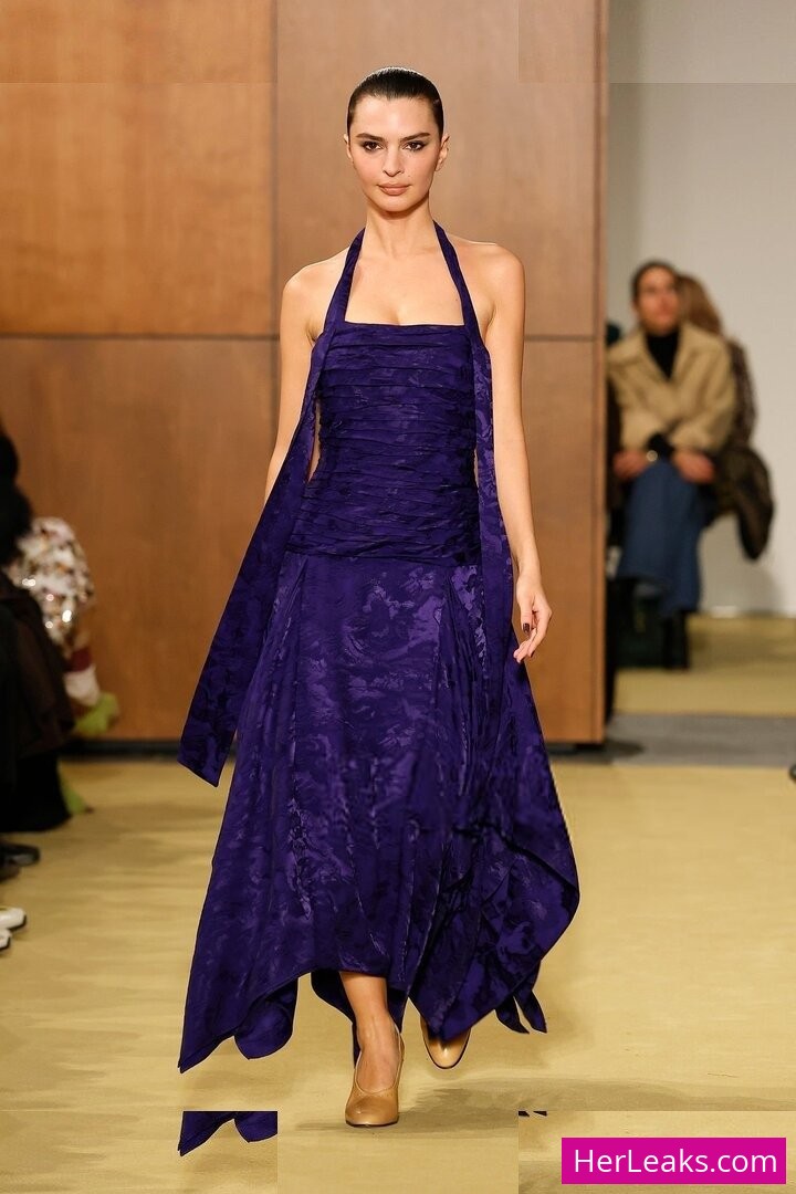 Emily Ratajkowski - Image 164