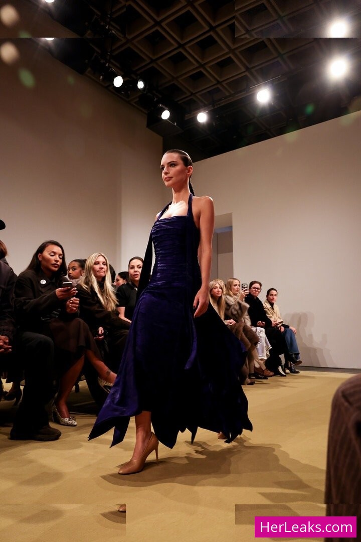 Emily Ratajkowski - Image 162