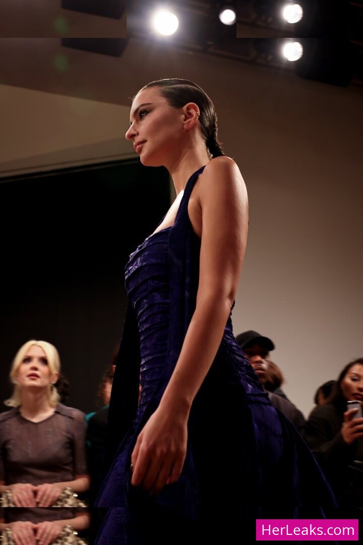 Emily Ratajkowski - Image 158