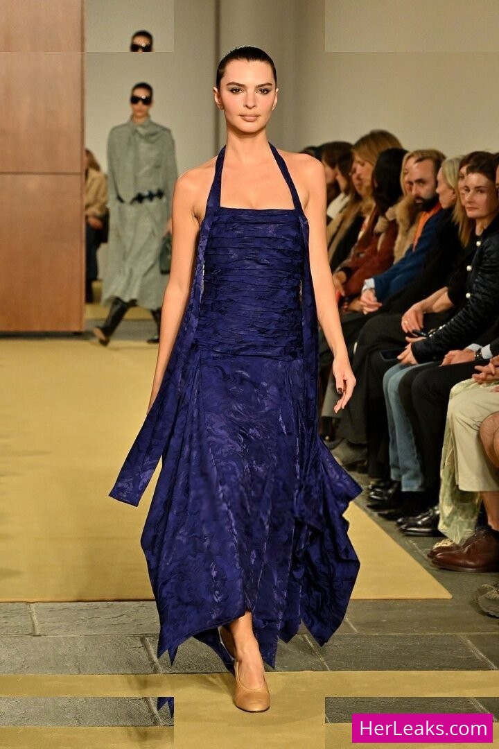 Emily Ratajkowski - Image 154