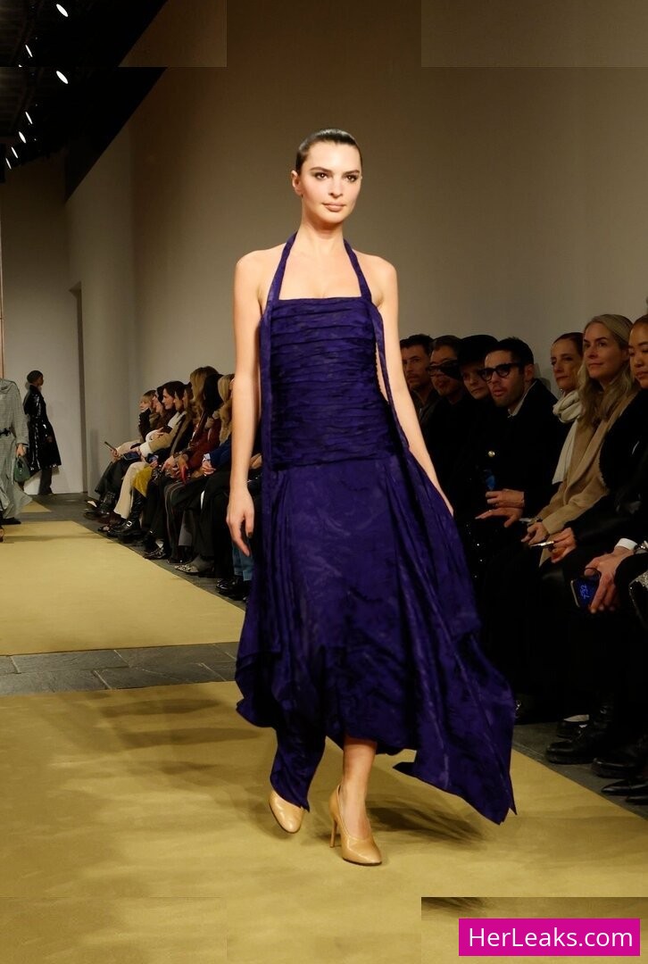 Emily Ratajkowski - Image 146