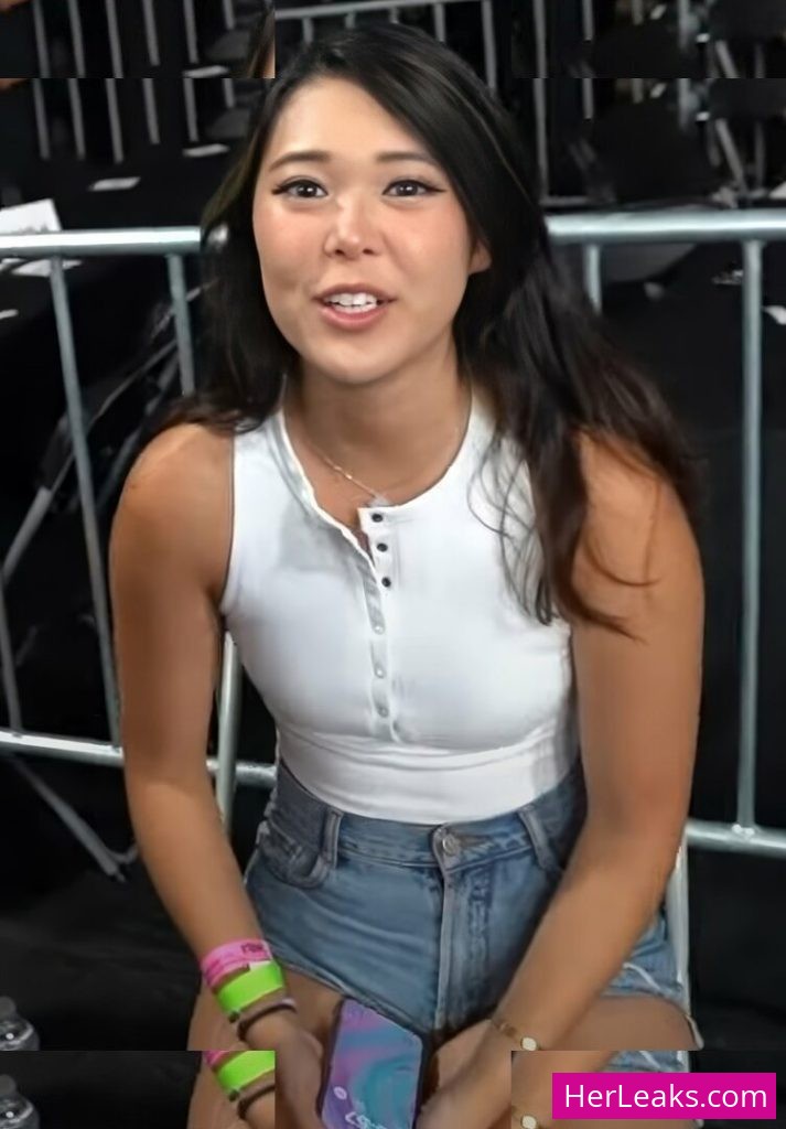 Extra Emily - Image 104