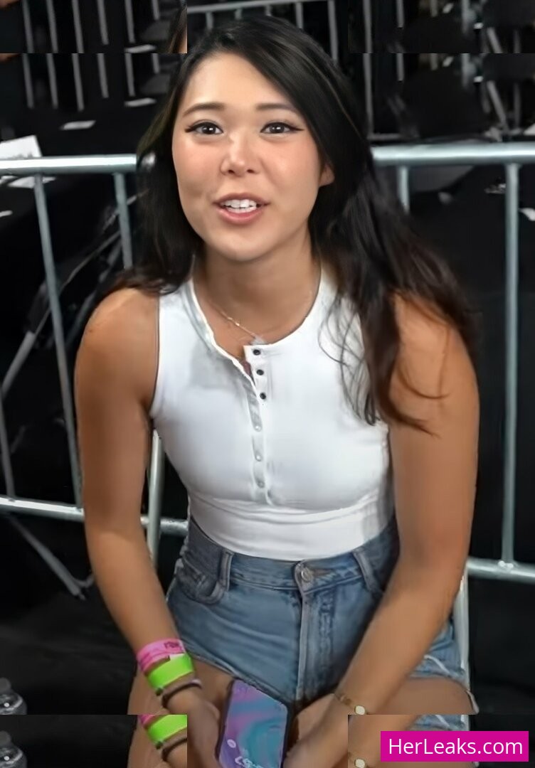 Extra Emily - Image 104