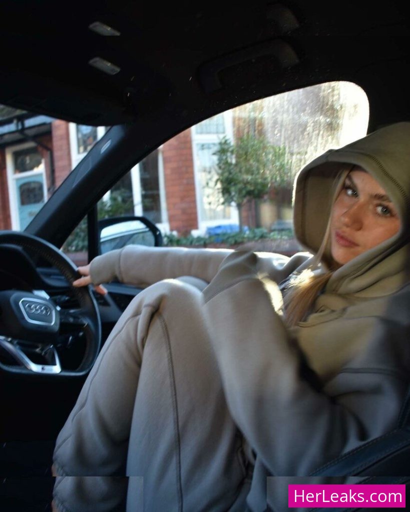 Gabriella Davies - Image 152