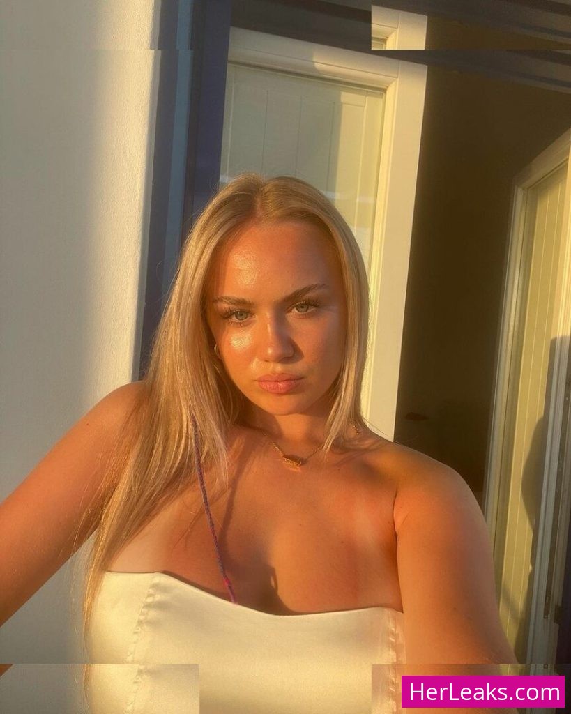 Gabriella Davies - Image 83