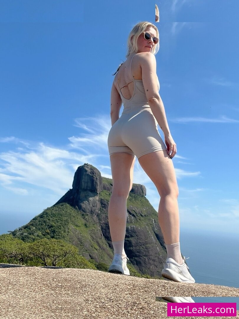 Lana Rhodes - Image 10