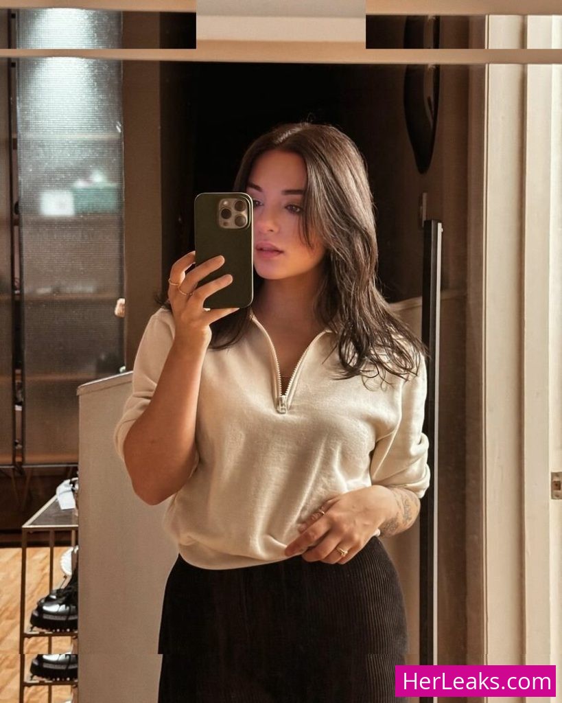 Lauren Williams - Image 110