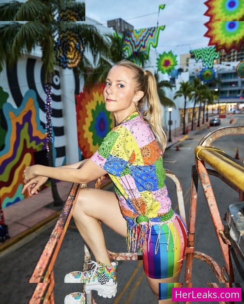 Vicky Stark - Image 204