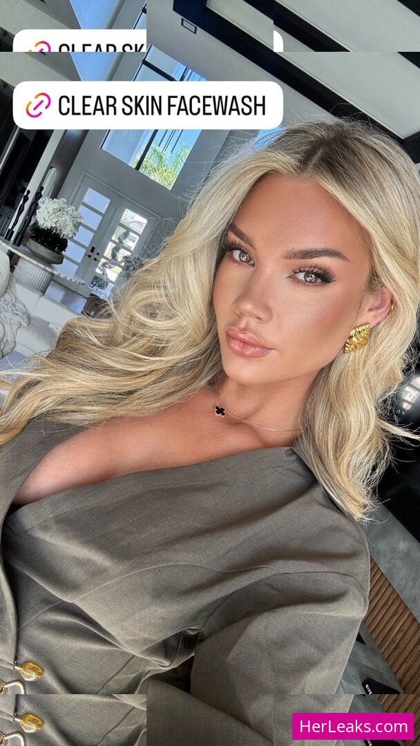 Alexa Collins - Image 27