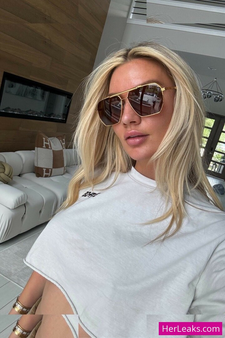 Alexa Collins - Image 9