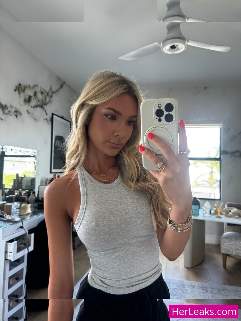 Alexa Collins - Image 6