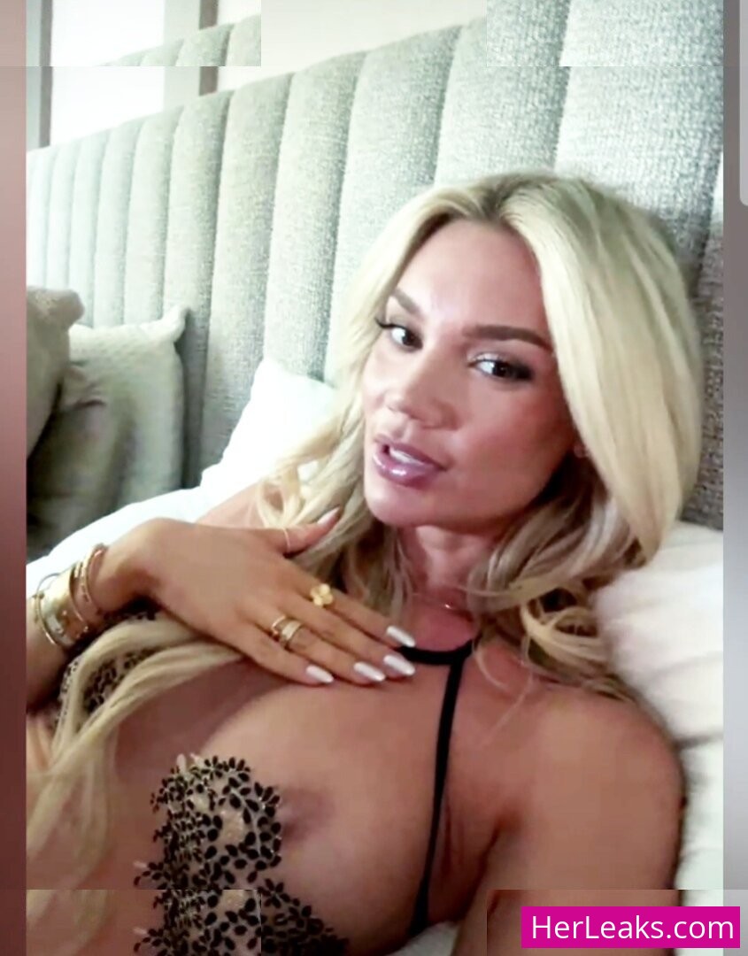 Alexa Collins - Image 3