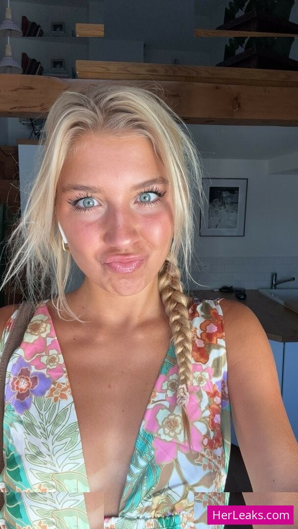 Aniela Leon - Image 309