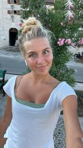 Aniela Leon - Image 760