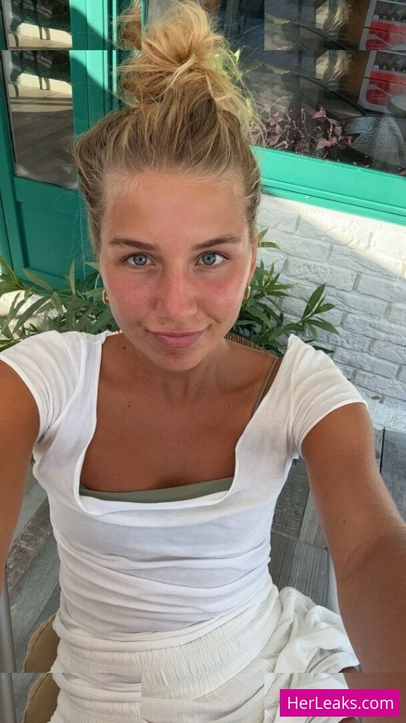 Aniela Leon - Image 303