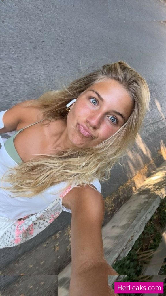 Aniela Leon - Image 297